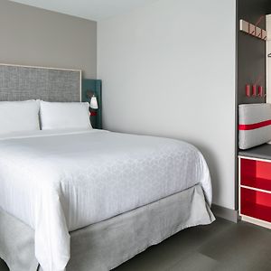 Standard Queen Room Hearing accessible